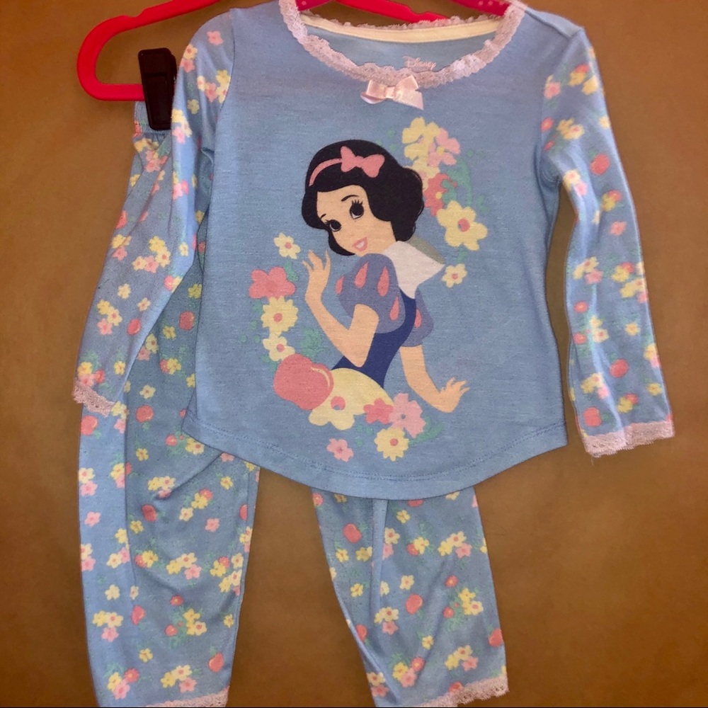 💗5 for $25 Disney Snow White Pajama set sz 2